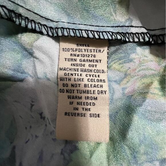 Eci New York Green Floral Top Blouse Size Medium - Picture 4 of 4